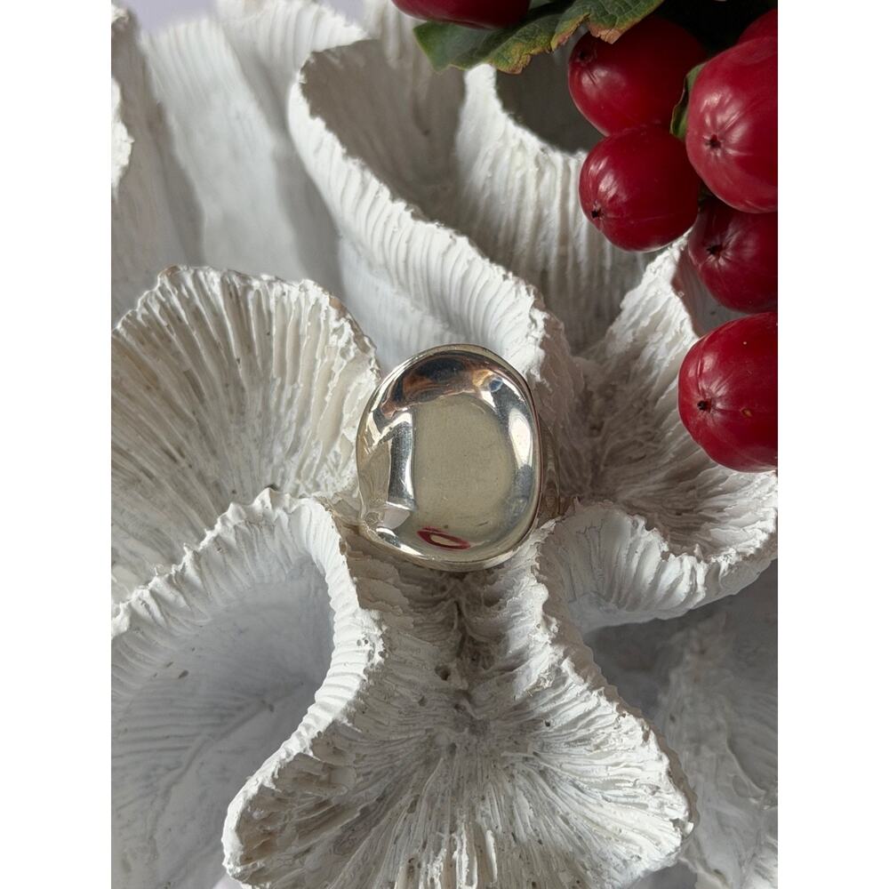 Elegant Design 925 Sterling Silver Ring Size 6